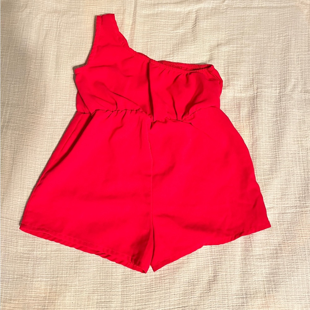 Girl Toddler off the shoulder romper by Shein. Size 2-3 years.In good condition